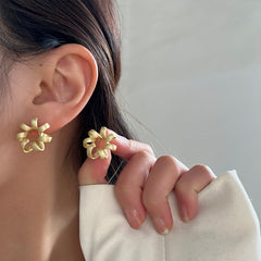 Fashion Jewelry Trendy Circle Twists Stud Earring For Women Simple Temperament Hyperbole Gold Color Ear Daily Wear Jewelry Party Gifts