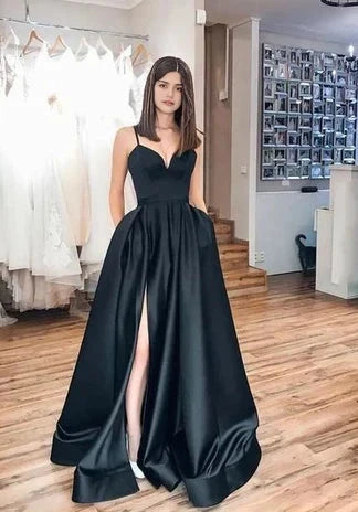 Black long dress dress with suspender design and deep V-neckline suitable for formal occasions such as dinners, awards ceremonies, etc by YiHuiw