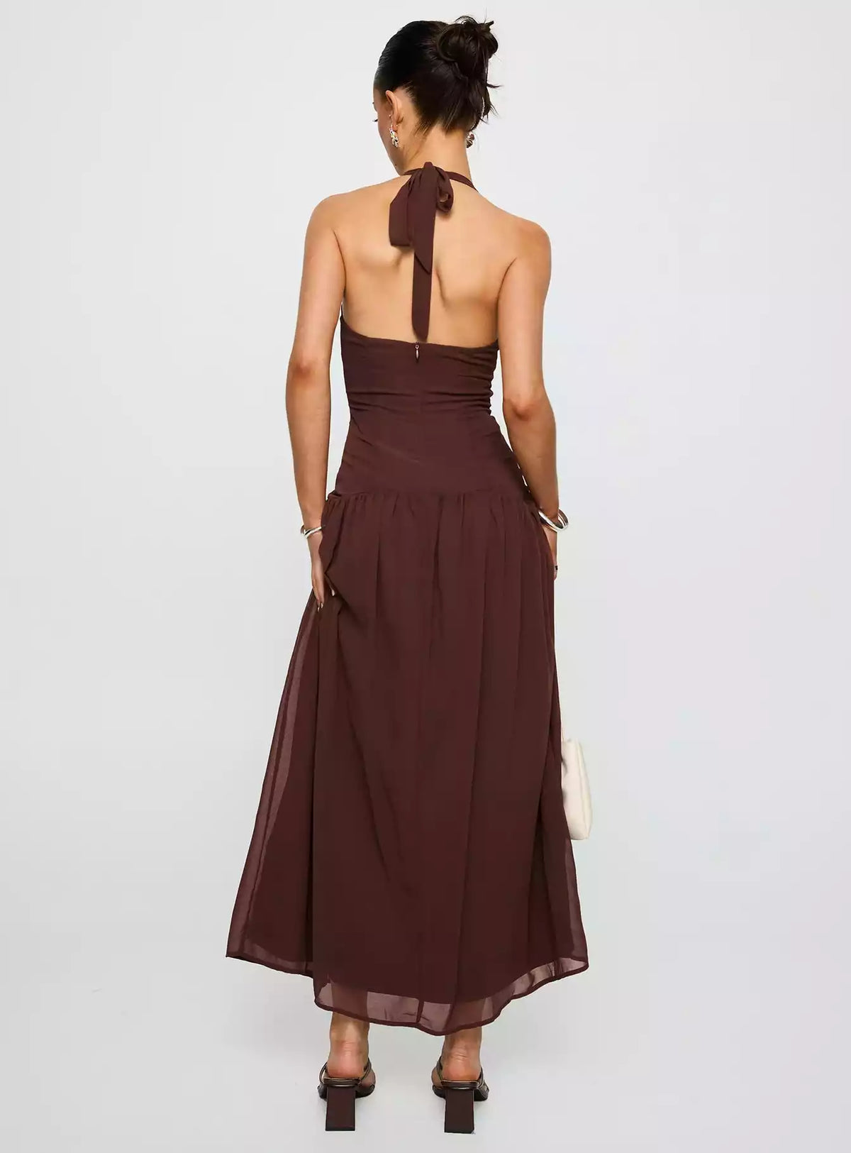 Encantador vestido de graduación de talle bajo, largo, con escote en V, bajo plisado, lazo en la espalda, cremallera oculta