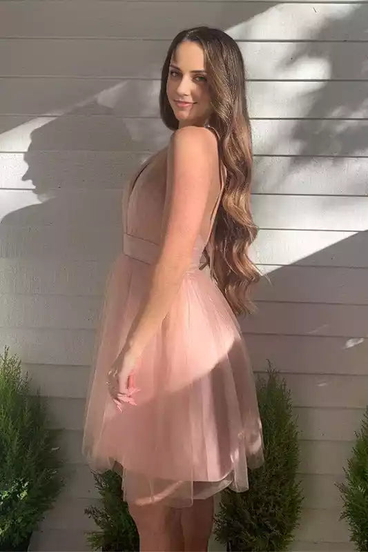 Vestidos clásicos y elegantes de gasa con silueta en A, escote en V profundo, cuello drapeado y plisado para fiestas de graduación