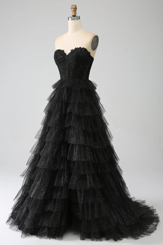 Robe de bal élégante bustier cœur en dentelle avec jupe étagée en tulle, robe de soirée.