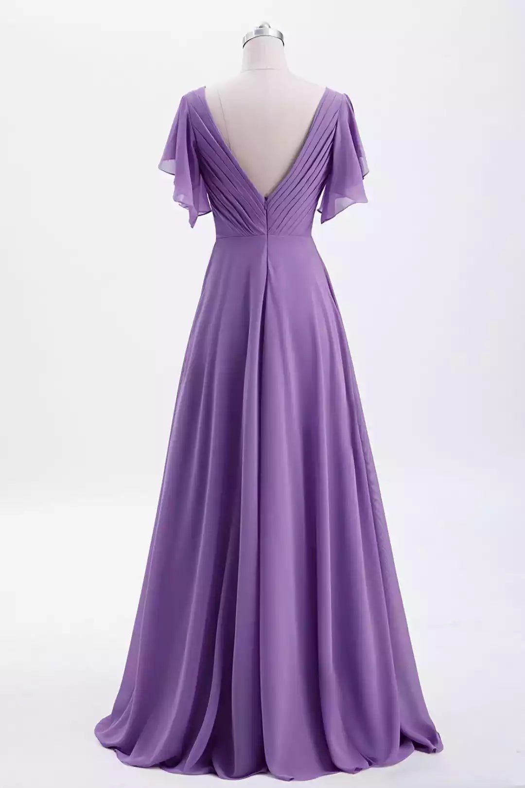 Elegante vestido línea A de gasa color lila con mangas de volantes y espalda en V