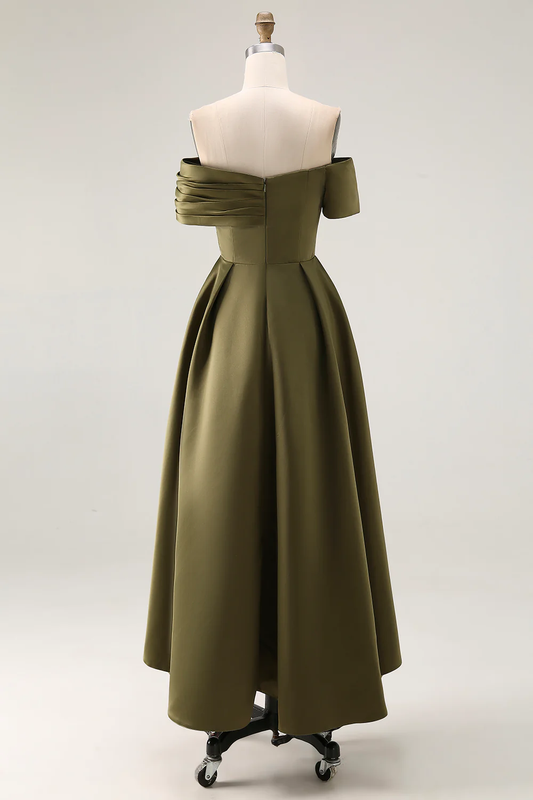 Robe de bal élégante en satin froncé, à épaules dénudées et coupe asymétrique, pour la mère de la mariée