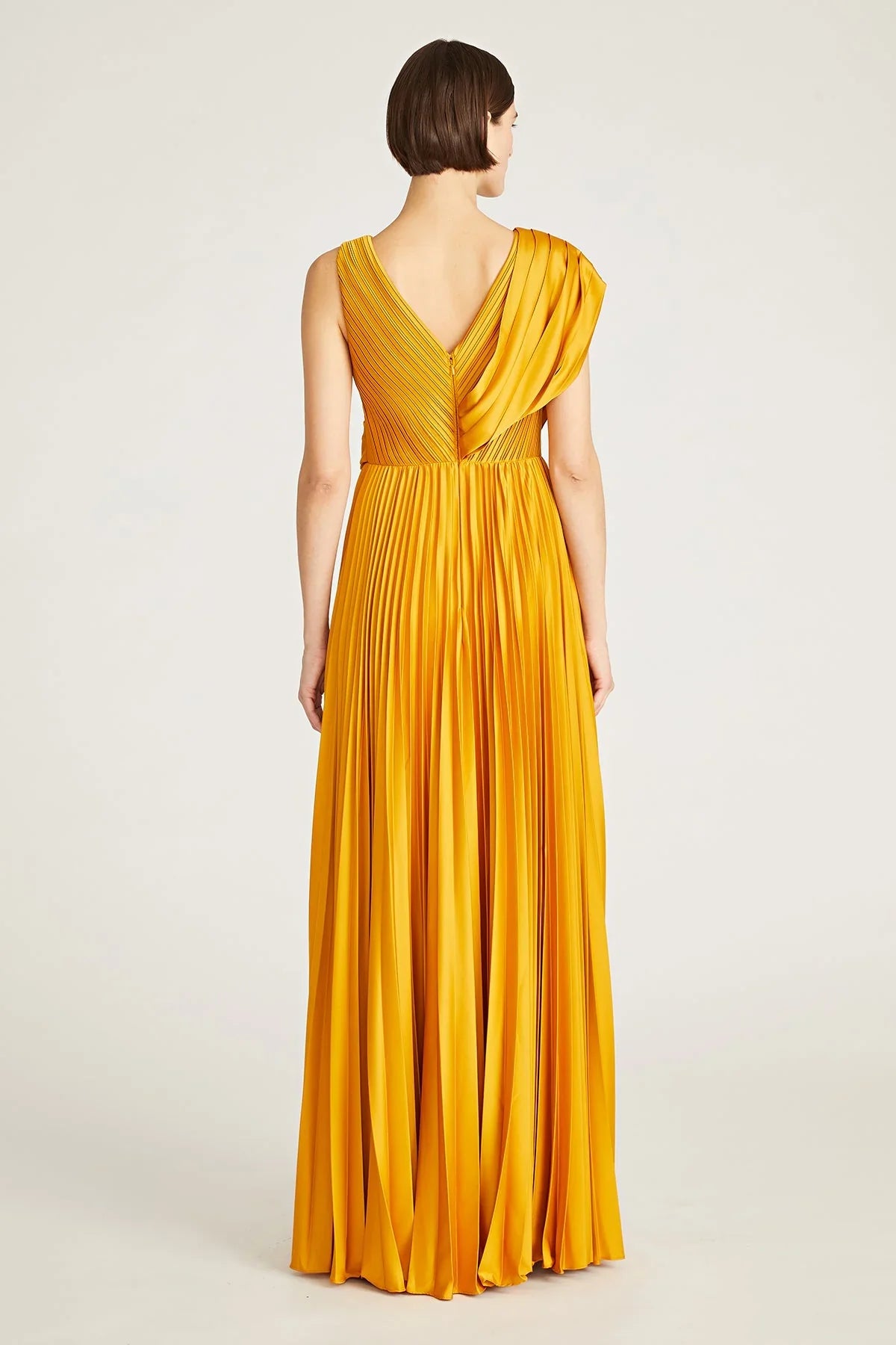 Elegante vestido de noche formal de satén, corte en A, con escote en V, drapeado, plisado y largo hasta el suelo
