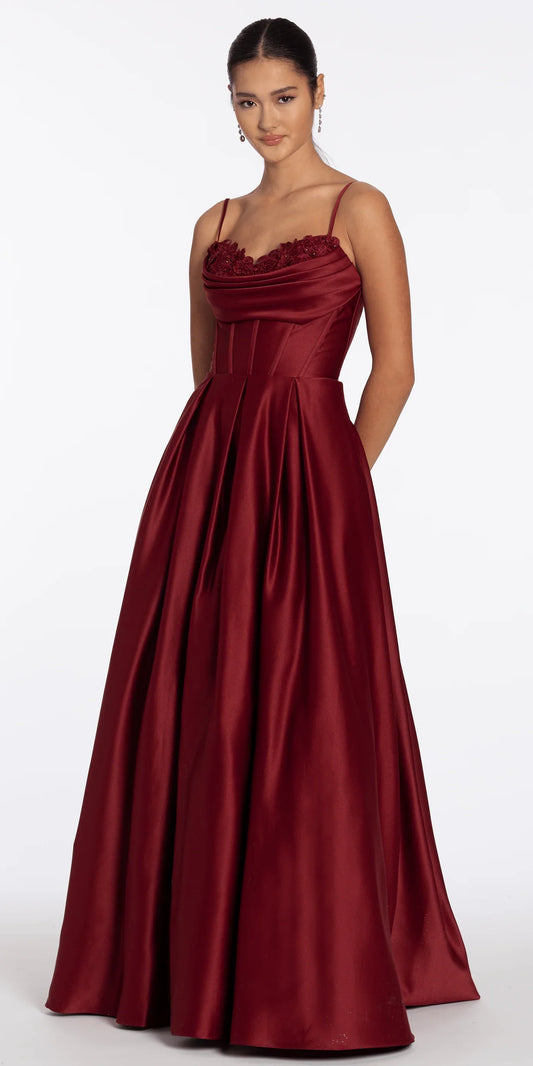 Elegant Satin Ball Dress Sweetheart Neck Spaghetti Strap Lace-Up Back Floor-Length Prom Dress with Lace Applique for Formal Events