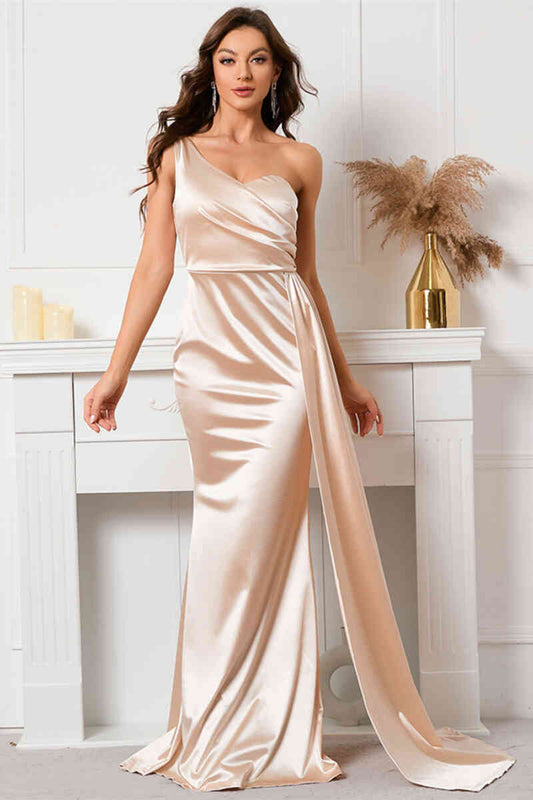 Elegant Satin One-Shoulder Evening Dresses with Ruched Bodice, Draped Sash and Mermaid Train Formal Dress