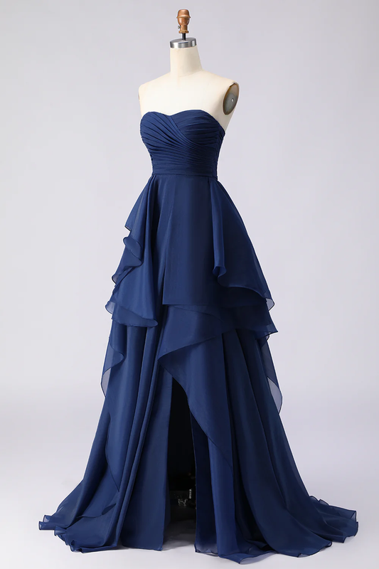 Robe de soirée élégante en mousseline de soie sans bretelles avec jupe à volants à plusieurs niveaux et fente haute