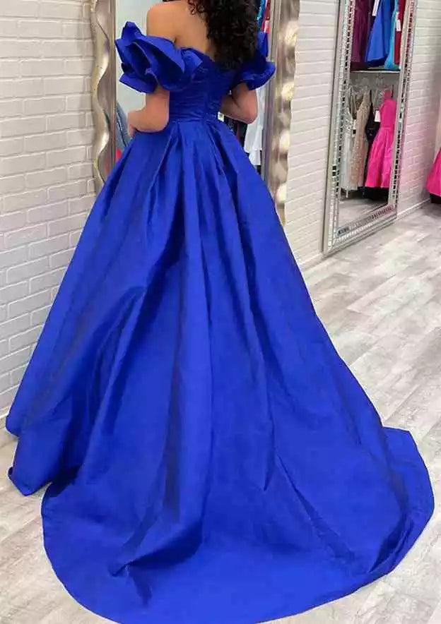 Elegantes vestidos de graduación de tafetán con hombros descubiertos, manga corta, cola larga y volantes plisados