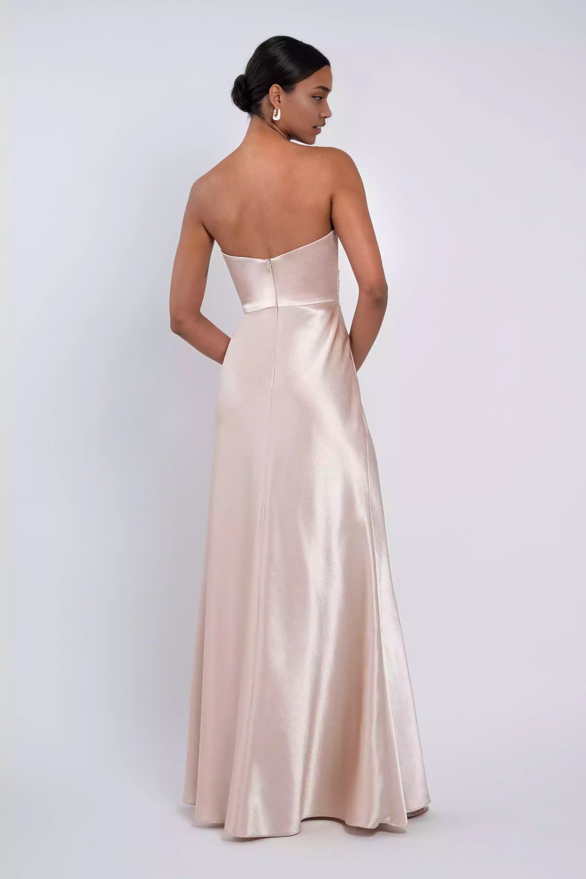 Elegante corsé ajustado palabra de honor con escote redondo, largo hasta el suelo, costura en la cintura natural y corte en diagonal para vestidos de graduación