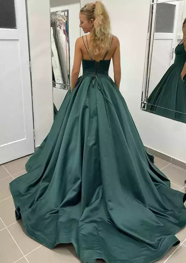 Vestido de satén llamativo sin mangas con escote en forma de abanico, cola larga y bolsillos plisados Vestidos de graduación