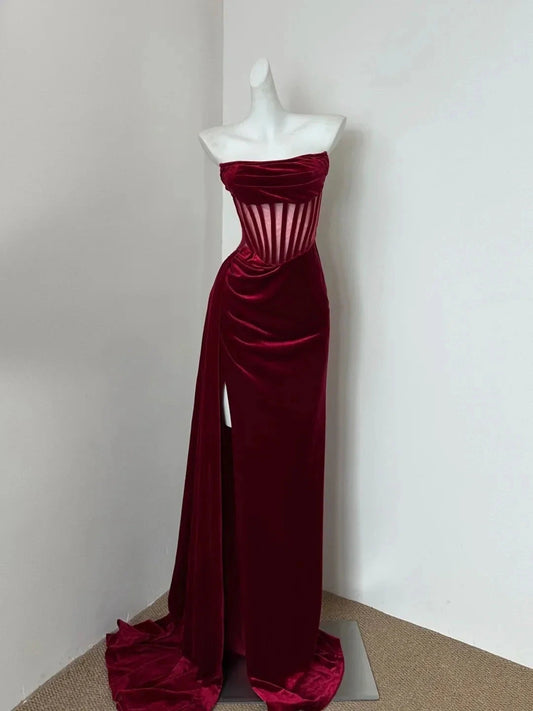 Focus of the banquet! Wine red velvet strapless dress, hollowed out waistband&high slit tail, full of aura by YiHuiw