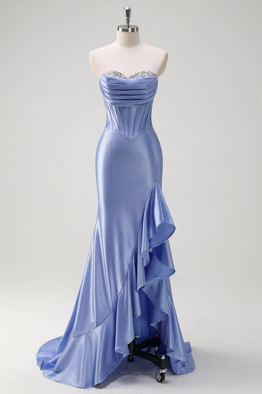 Robe de soirée sirène bleu pervenche glamour avec buste perlé et fente à volants