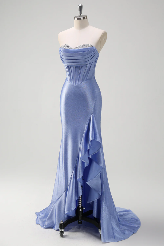 Robe de soirée sirène bleu pervenche glamour avec buste perlé et fente à volants