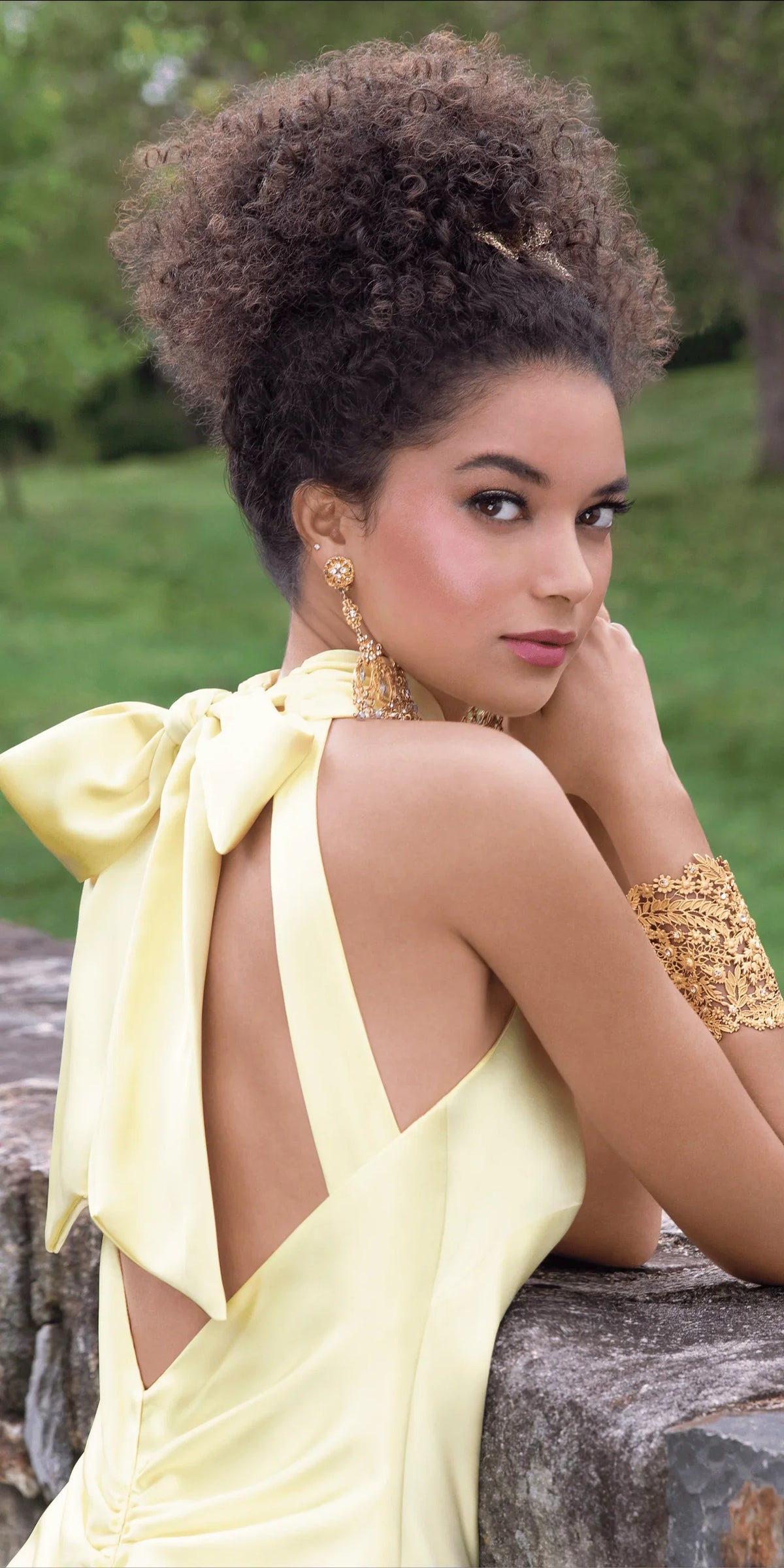 Vestidos de noche de satén con cuello halter, corte sirena, detalle de lazo en la espalda y diseño de espalda descubierta
