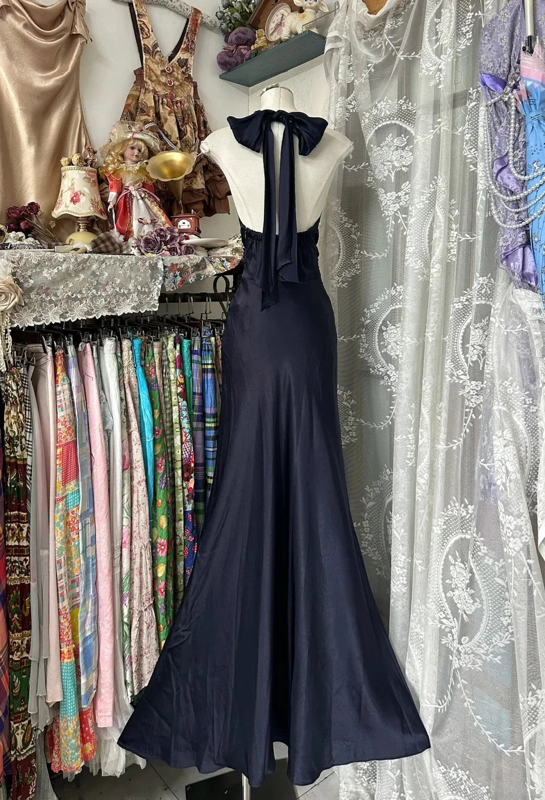 Navy blue neck hanging deep V-skirt, bow and fish tail arrangement, perfect for a dinner party by YiHuiw