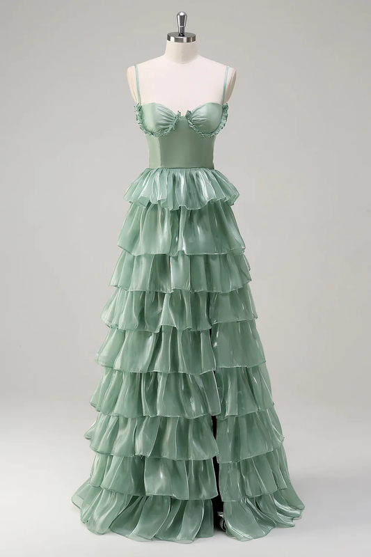 Robe de soirée à volants vert sauge espiègle avec buste à volants et dos lacé