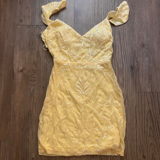 Pretty A line V Neck Yellow Sequin Formal Homecoming Dresses Short 21st Birthday Outfits Graduation Dress Mini Cocktail Dresses by YiHuiw