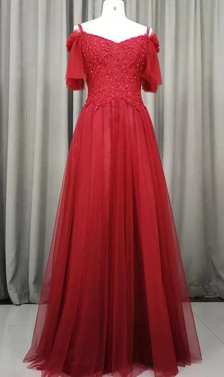 Red long dress with off shoulder design and exquisite lace decoration on the upper body, suitable for formal occasions such as dinners and weddings by YiHuiw
