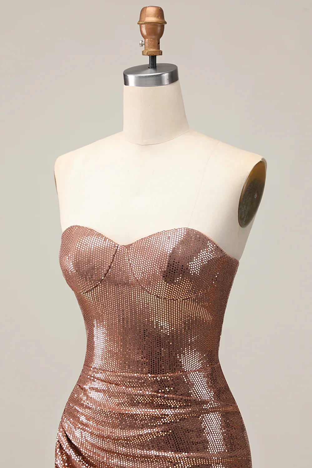 Vestido de fiesta palabra de honor color oro rosa con lentejuelas y silueta ajustada fruncida