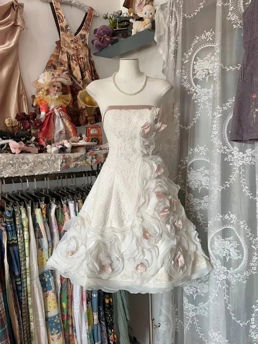 delicate floral sweet tube top short lace homecoming simple gentle atmospheric and unique desi Bring summer colors to enhance whiteness by YiHuiw