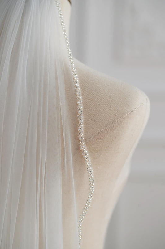 1 Tier Beaded Edge Veil, Scalloped Edge Veil, Elegant Fingertip Veil, Chapel Wedding Veil, White Ivory Beaded Bridal Veil by YiHuiw