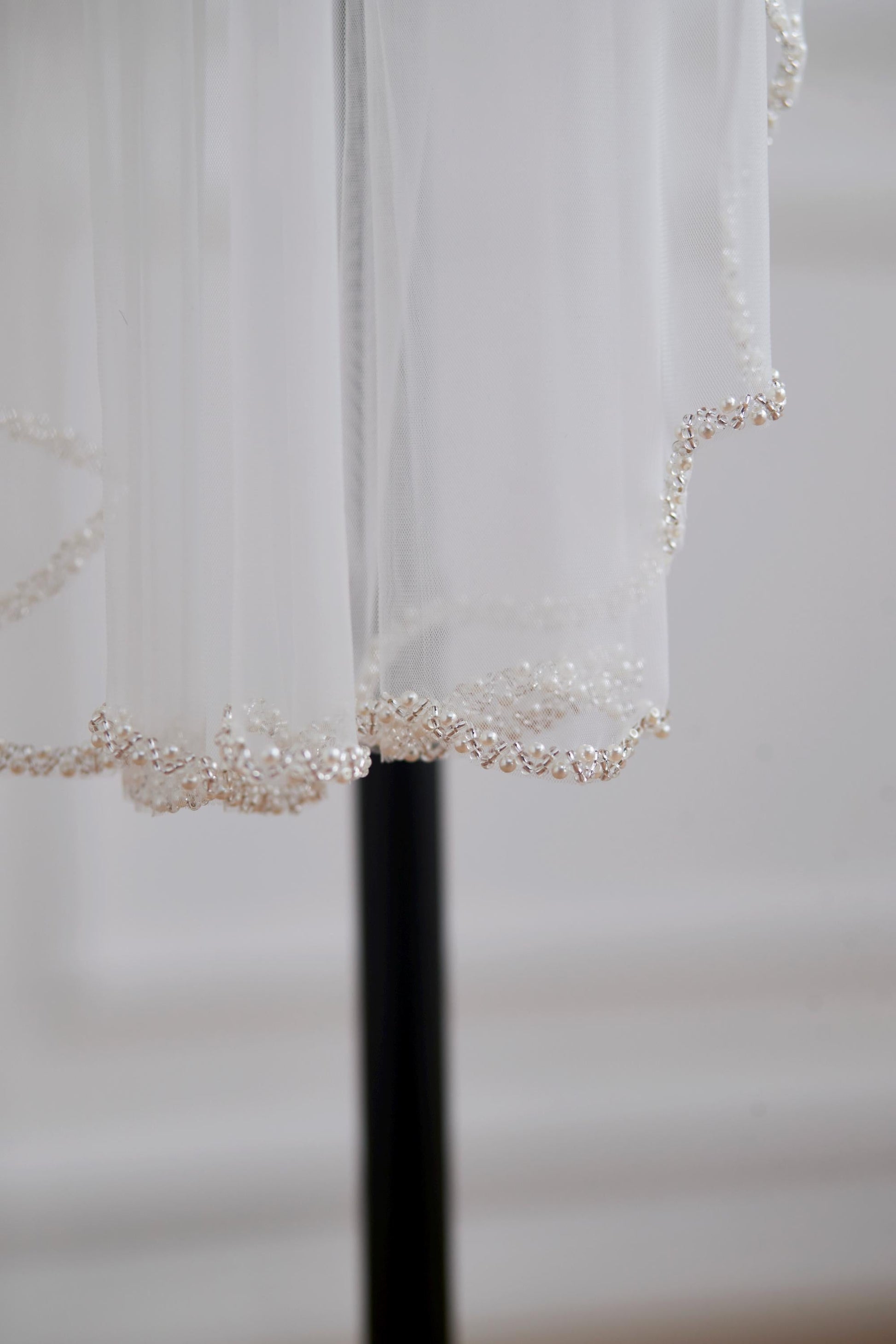 1 Tier Beaded Edge Veil, Scalloped Edge Veil, Elegant Fingertip Veil, Chapel Wedding Veil, White Ivory Beaded Bridal Veil by YiHuiw