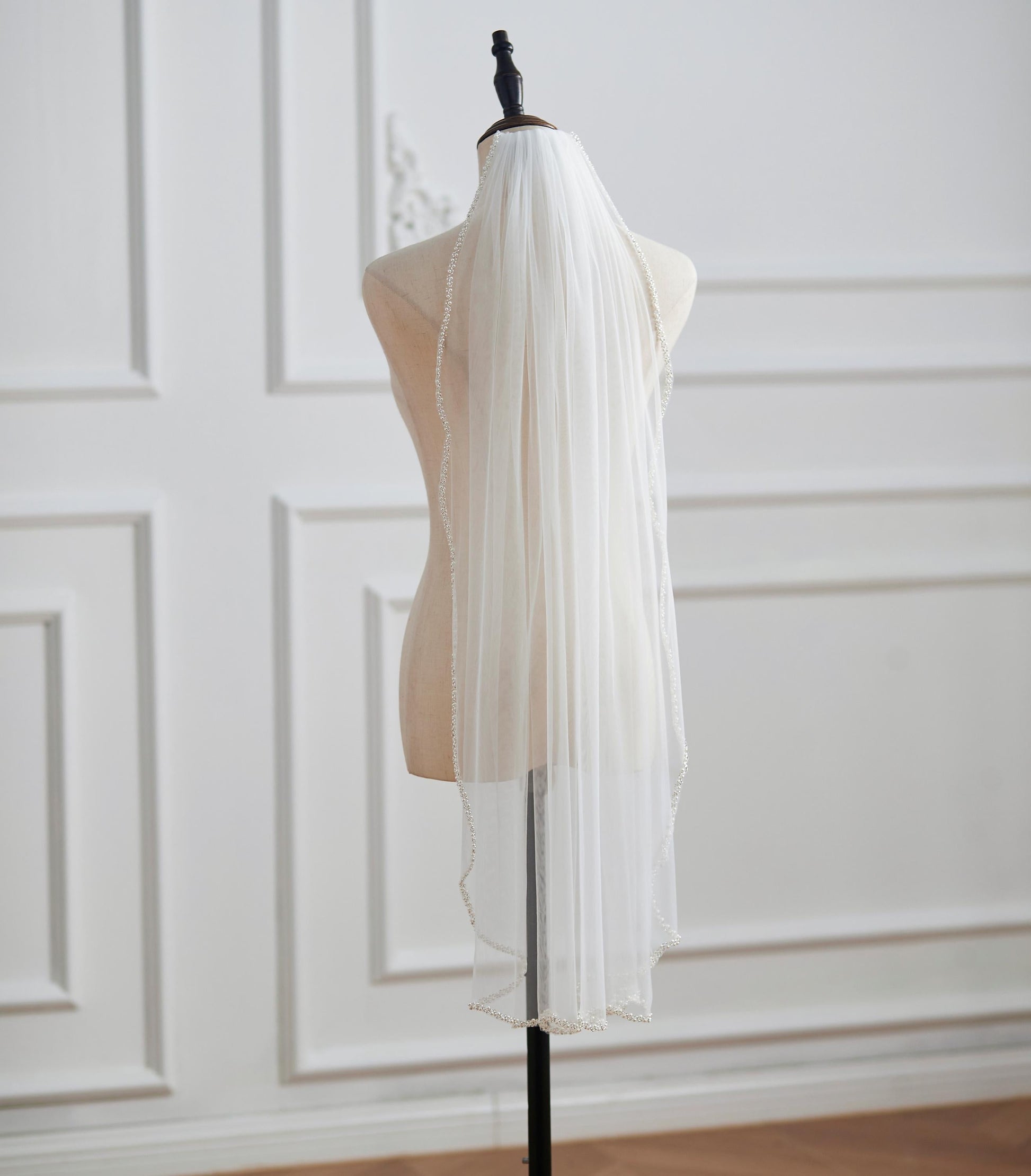 1 Tier Beaded Edge Veil, Scalloped Edge Veil, Elegant Fingertip Veil, Chapel Wedding Veil, White Ivory Beaded Bridal Veil by YiHuiw