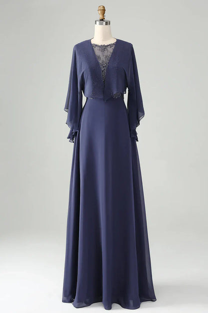 Vestido azul marino empolvado para la madre de la novia con mangas capa de gasa y cintura de pedrería – Elegante vestido de noche formal