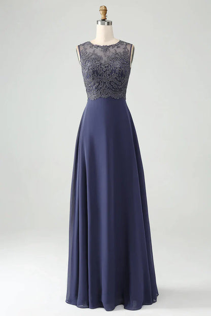 Vestido azul marino empolvado para la madre de la novia con mangas capa de gasa y cintura de pedrería – Elegante vestido de noche formal
