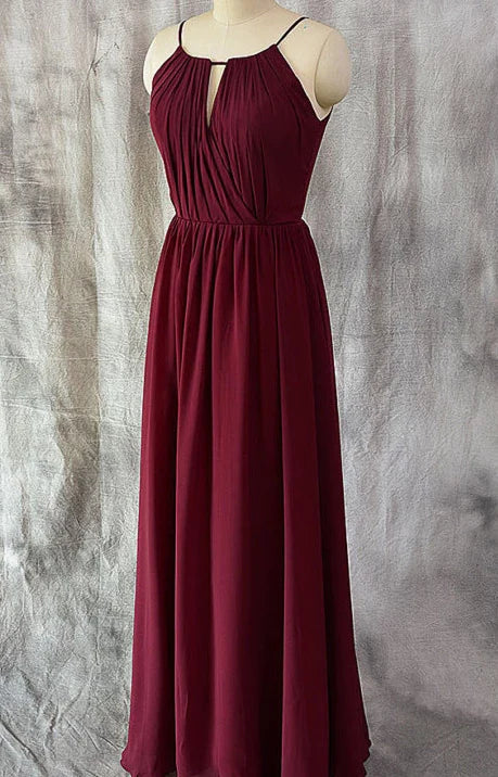 A wine red long dress with a neck hanging collar and chest pleats, suitable for dinners, weddings, and other occasions, by YiHuiw