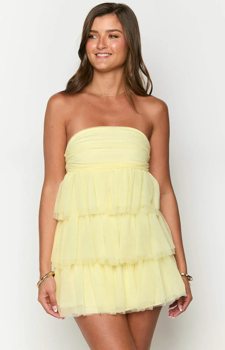 Mini-robe de bal bustier trapèze en tulle étagé à volants