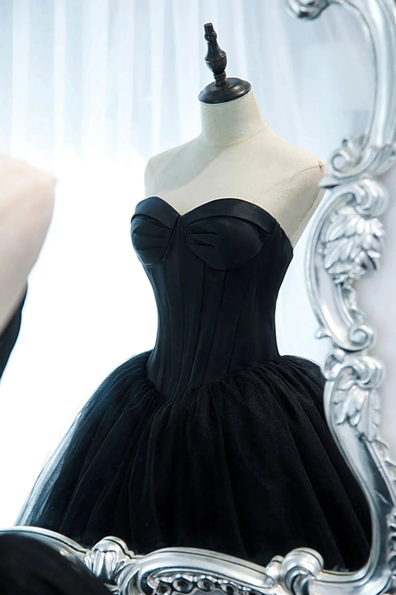 Black Strapless Tulle Long A-Line Prom Dress Black Formal Evening Gown simple gentle atmospheric and unique desi Bring summer colors to enhance white by YiHuiw