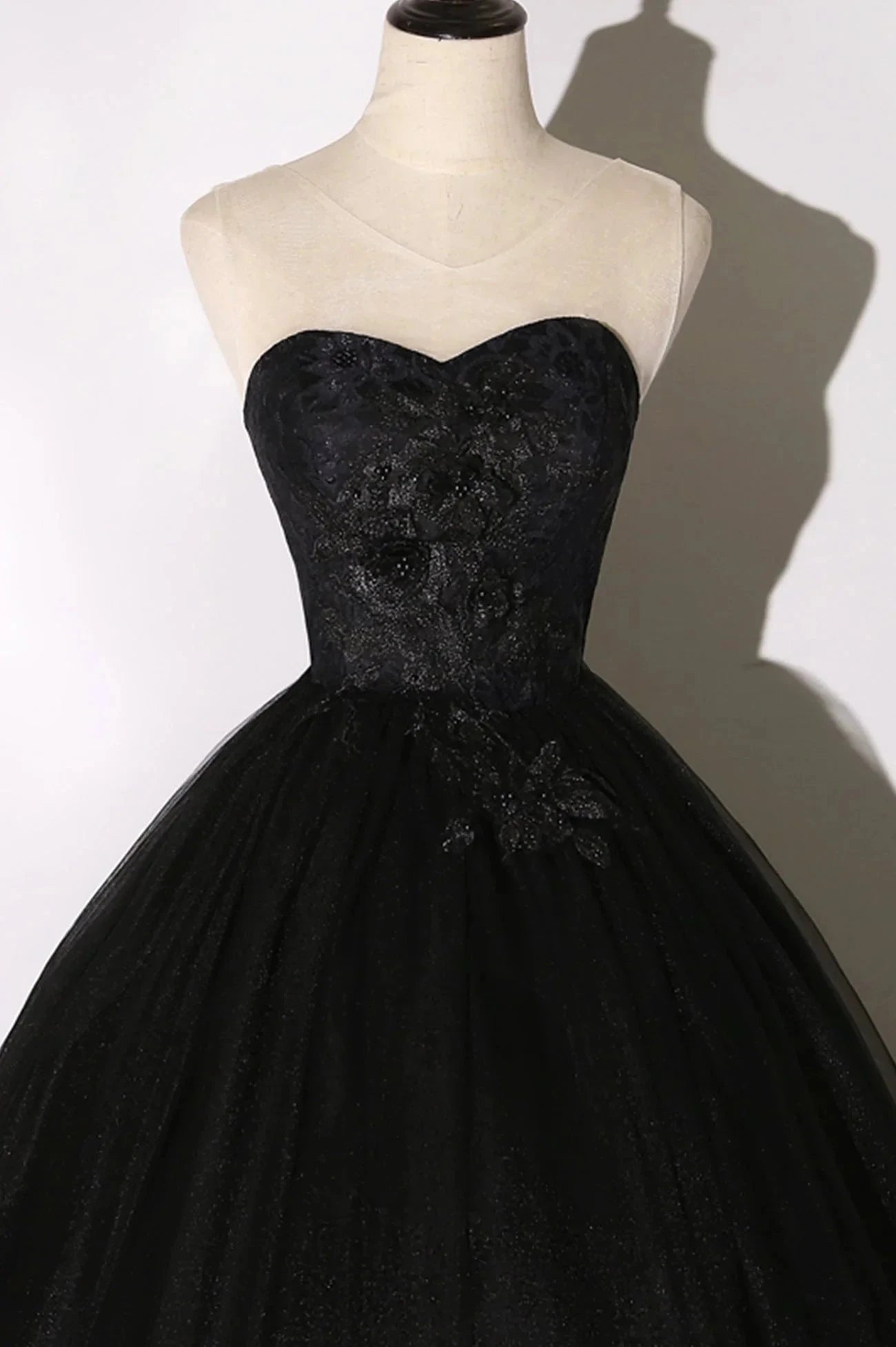 Black Tulle Lace Long Prom Dress Black Scoop Neckline Evening Party Dress simple gentle atmospheric and unique desi Bring summer colors to enhance whitenes by YiHuiw
