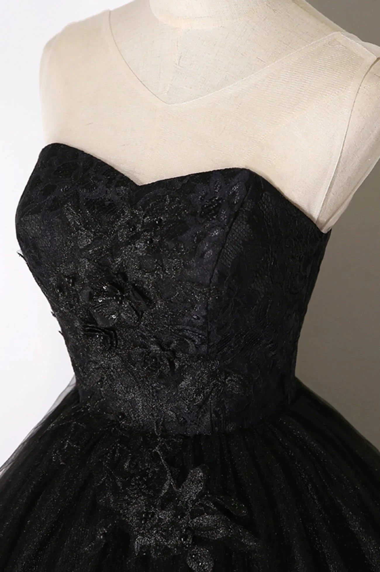 Black Tulle Lace Long Prom Dress Black Scoop Neckline Evening Party Dress simple gentle atmospheric and unique desi Bring summer colors to enhance whitenes by YiHuiw