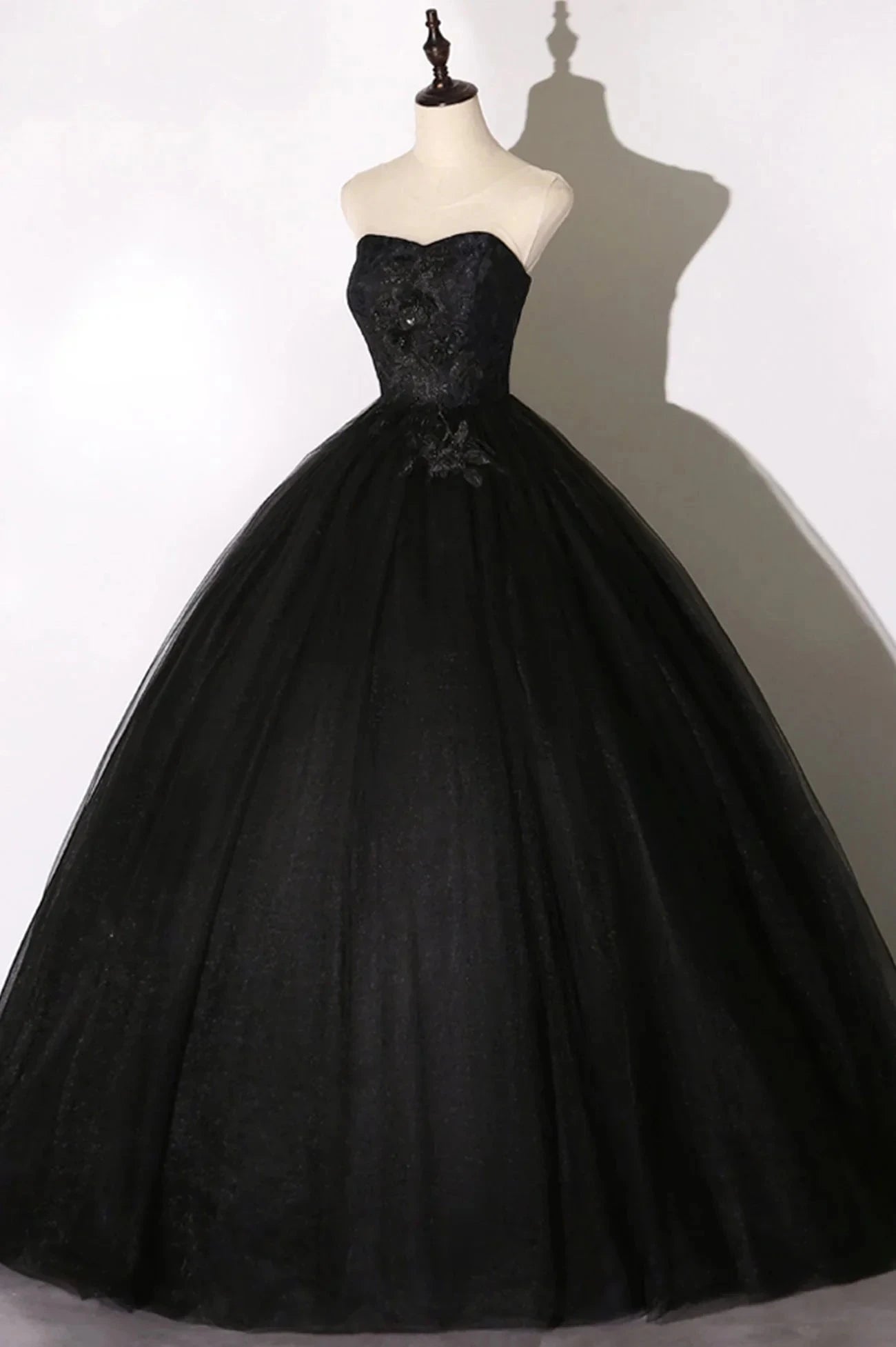 Black Tulle Lace Long Prom Dress Black Scoop Neckline Evening Party Dress simple gentle atmospheric and unique desi Bring summer colors to enhance whitenes by YiHuiw
