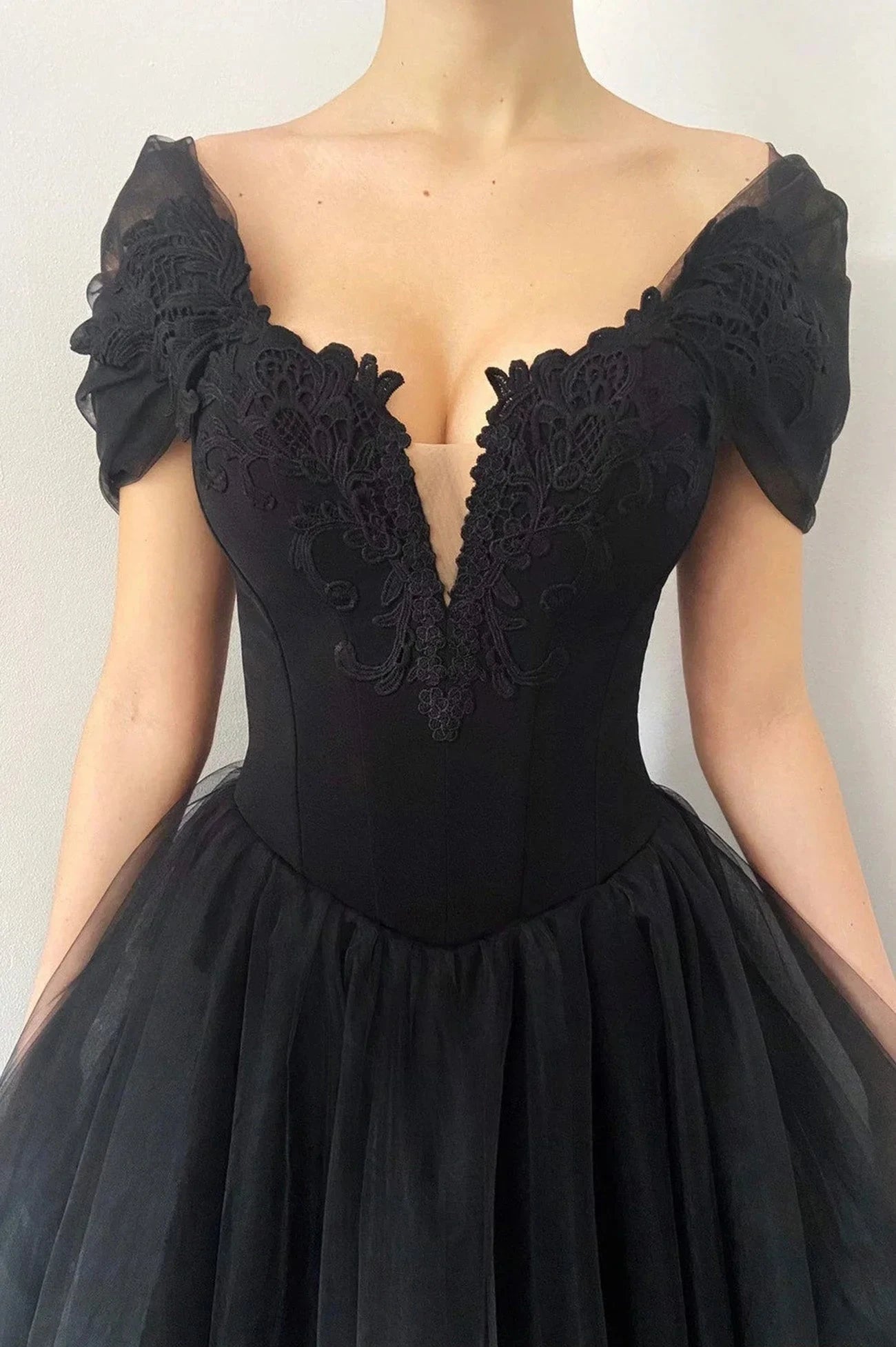 Black V-Neck Lace Long Prom Dress Black A-Line Evening Party Dress simple gentle atmospheric and unique desi Bring summer colors to enhance whitenes by YiHuiw