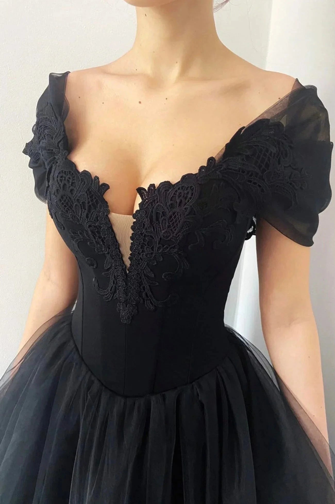 Black V-Neck Lace Long Prom Dress Black A-Line Evening Party Dress simple gentle atmospheric and unique desi Bring summer colors to enhance whitenes by YiHuiw