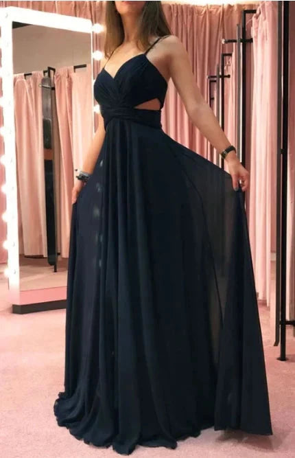 Black camisole long dress, deep V-neck, suitable for dinners, dances and other occasions, by YiHuiw