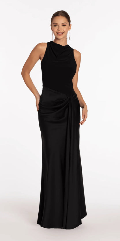 Vestido de noche negro con escote drapeado, detalle torcido de satén y falda de sirena hasta el suelo