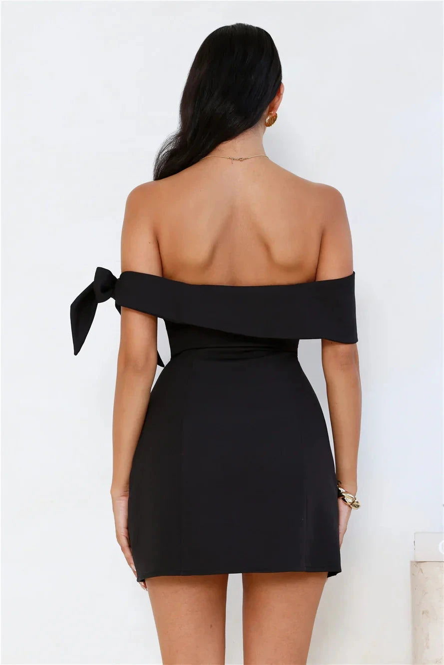Black off shoulder dress with single-sided bow decoration suitable for parties, dates, and other occasions by YiHuiw