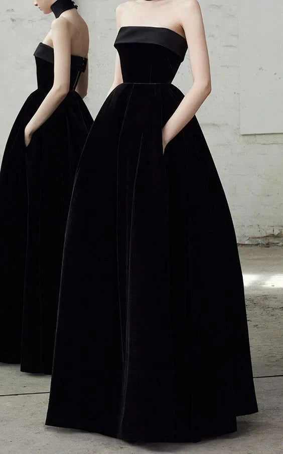 Black velvet dress with strapless design, high waist and large skirt suitable for dinners, dances and other occasions by YiHuiw