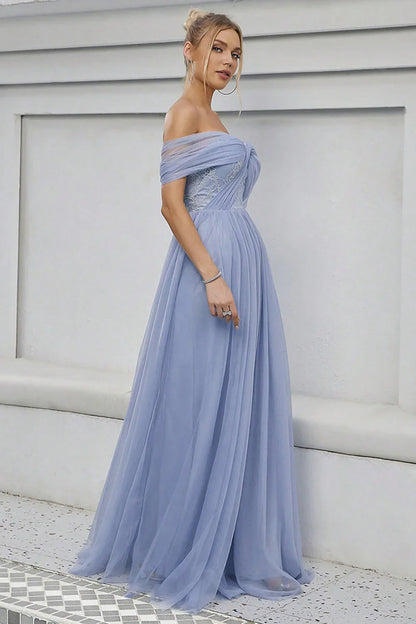Vestido de noche azul empolvado de corte en A, con hombros descubiertos, manga corta, espalda abierta y largo hasta el suelo