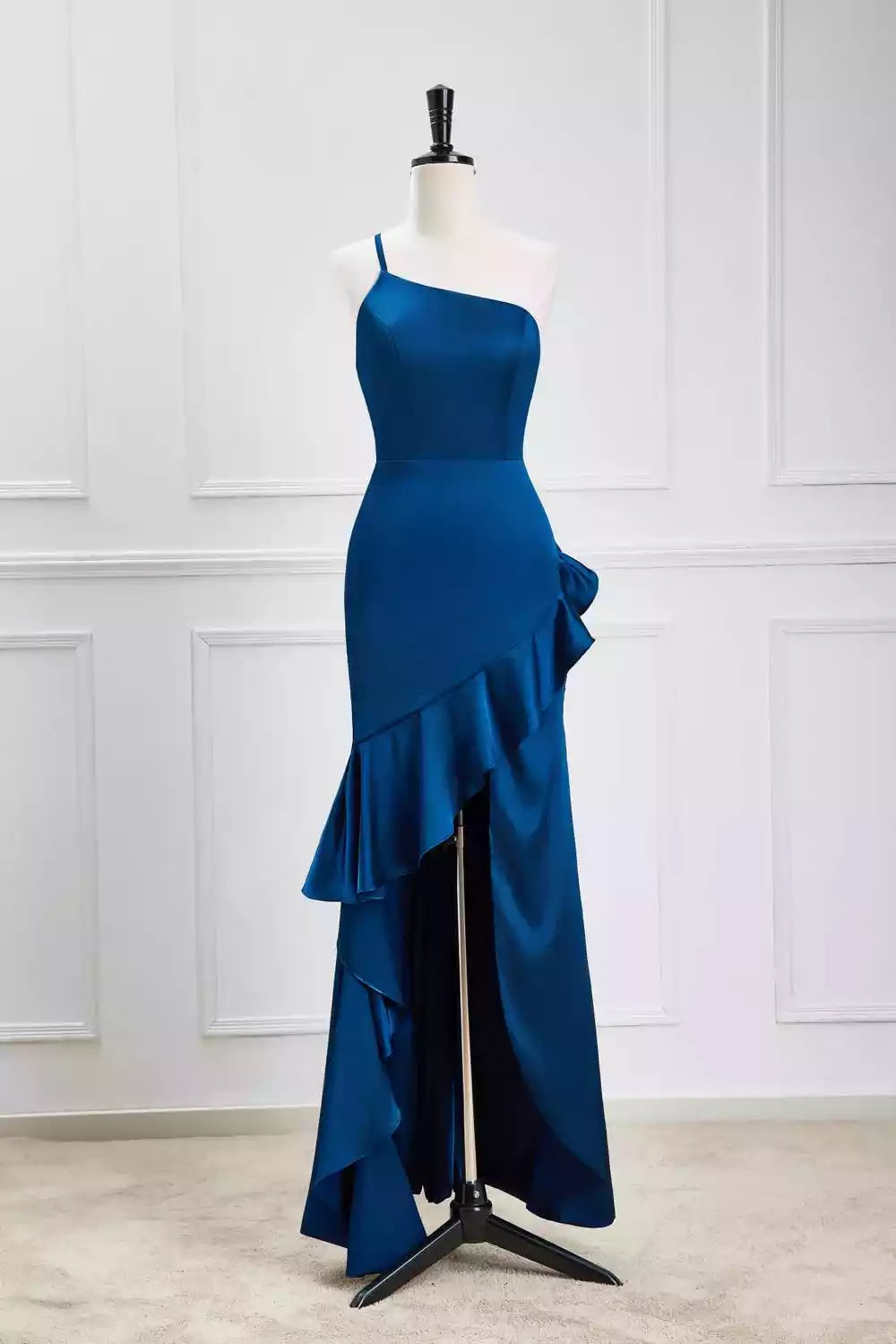 Robe Sirène Asymétrique en Satin Bleu Roi Audacieux avec Volants et Fente Haute