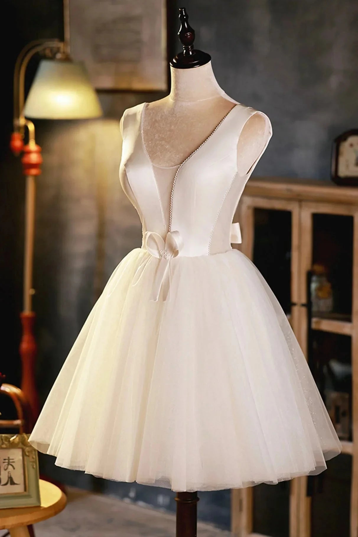 Champagne V-Neck Tulle Short Prom Dress Champagne Homecoming Dress simple gentle atmospheric and unique desi Bring summer colors to enhance white by YiHuiw
