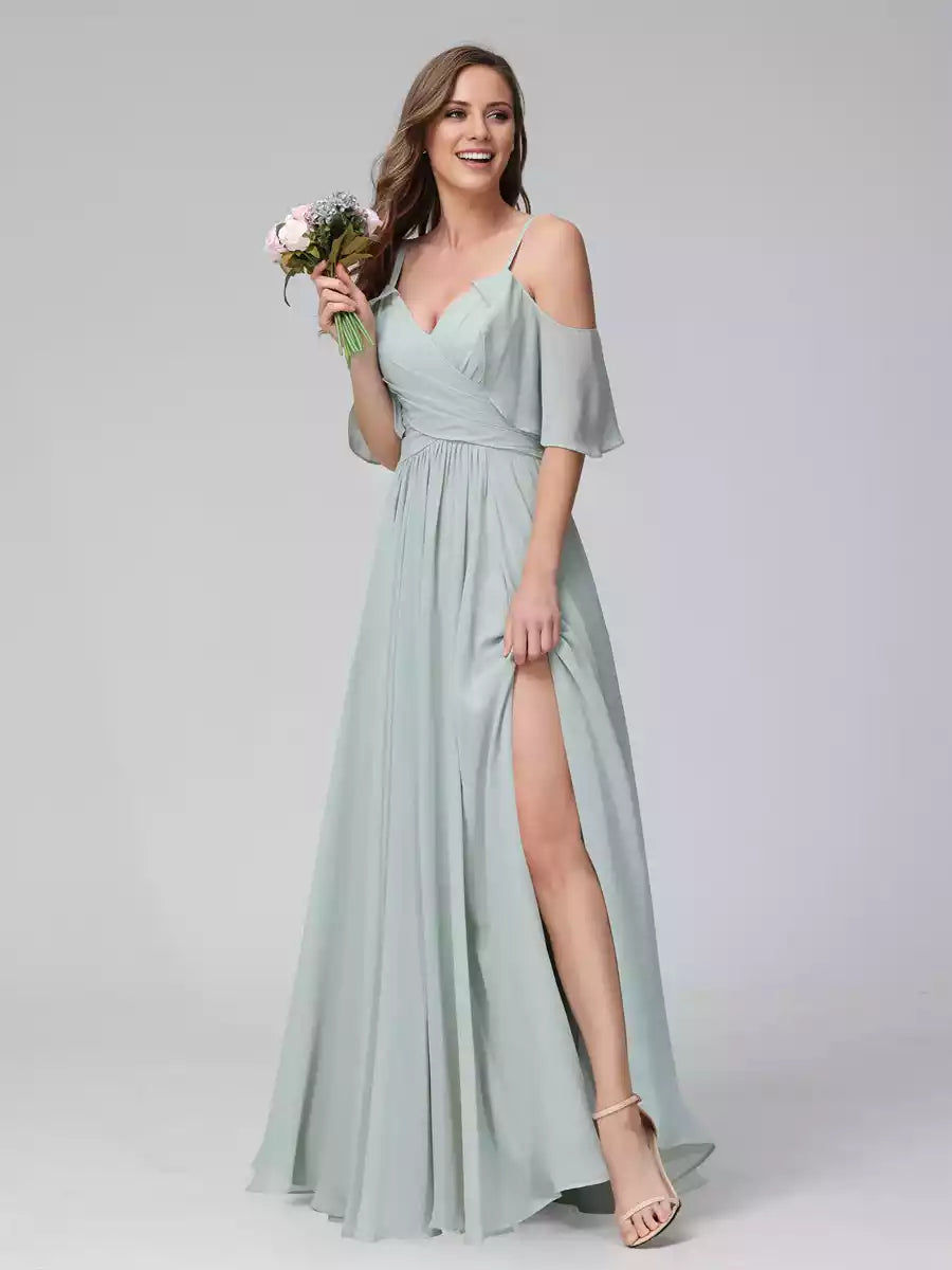 Encantadores vestidos de dama de honor de gasa de corte en A con escote en V, estilo largo, aberturas laterales y tirantes finos