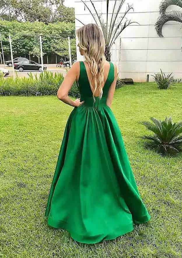 Encantadores vestidos de graduación largos/de satén plisados sin mangas con escote en V y corte en A