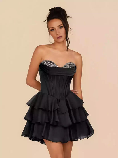 Encantadora silueta en línea A, clásico escote de hombros descubiertos, adornos de cuentas con volantes, cordones en la espalda, vestidos de graduación