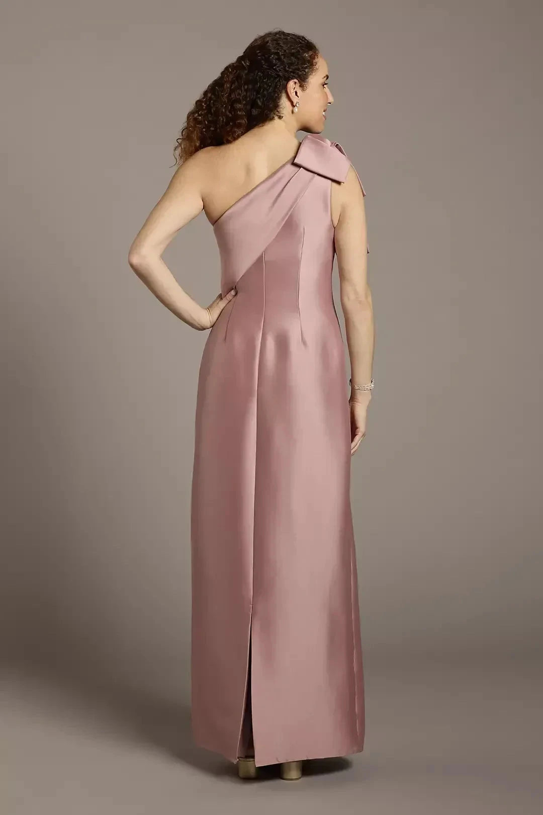 Chic One Shoulder Sleeveless Bow Detailed Back Floor Length Mother of the Bride Dress by YiHuiw