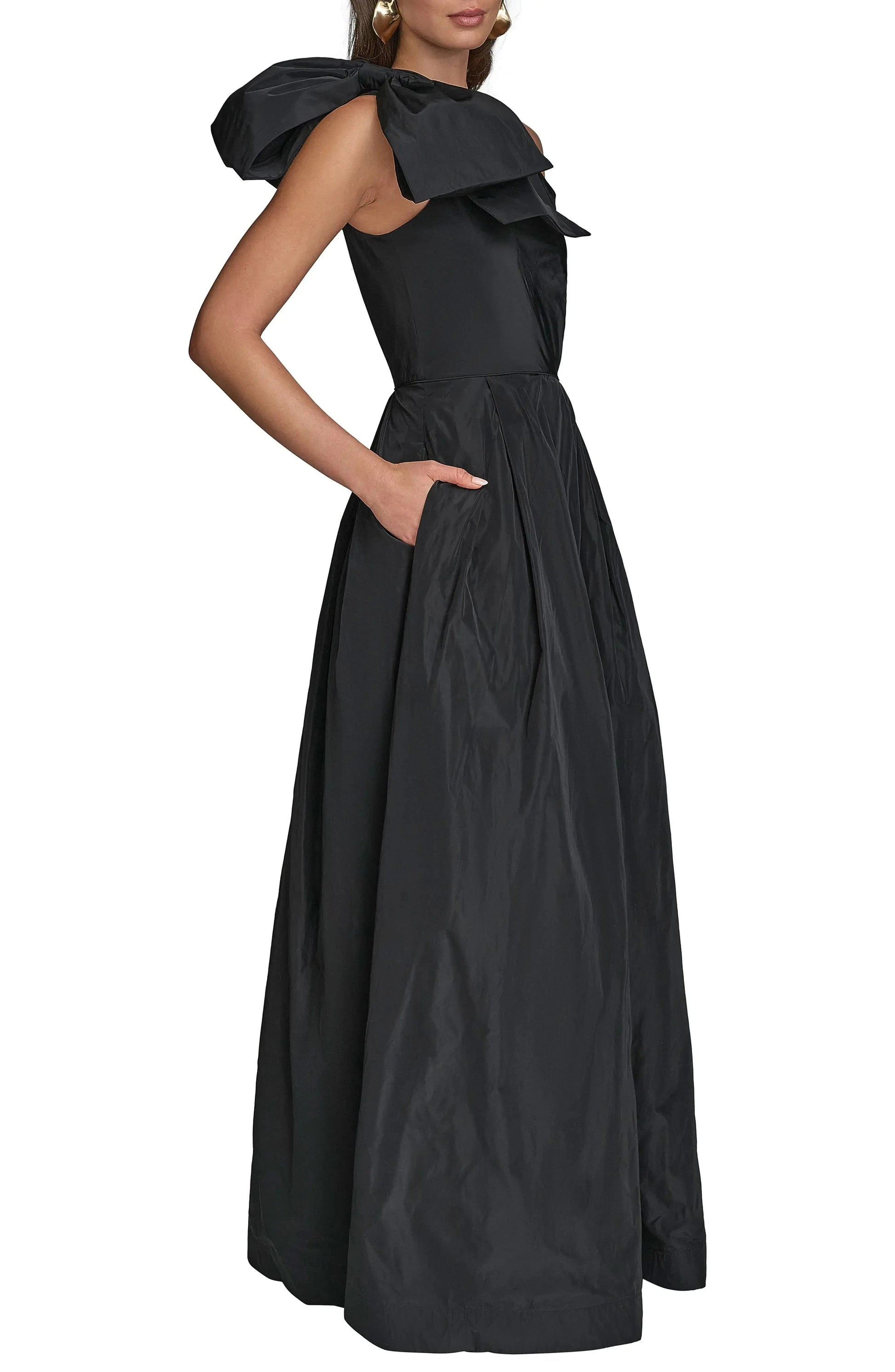 Chic Voluminous One-Shoulder Sleeveless Solid Back Floor Length Hot Sale Prom Dress by YiHuiw