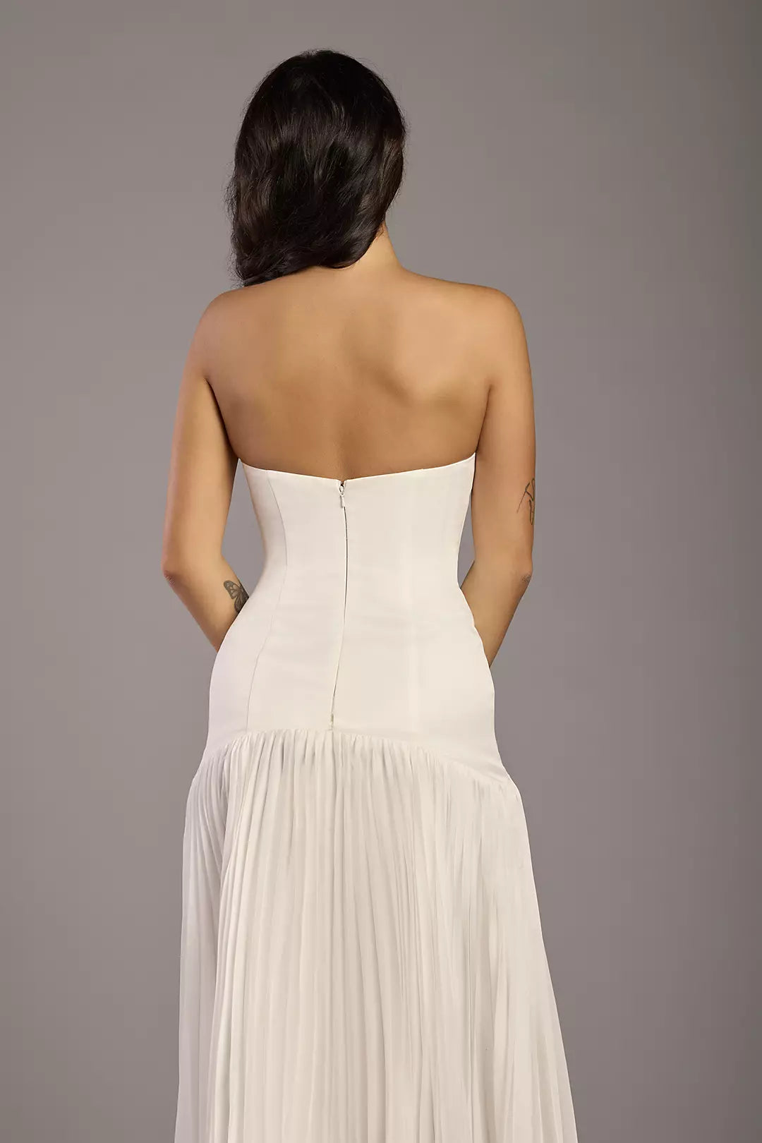 Chic Modern Fit-and-Flare Strapless Halter-Neck Satin Pleated Skirt Low-Back Wedding Dress
